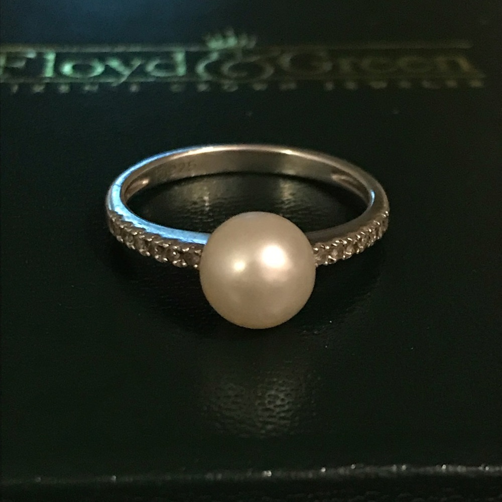 Pearl and diamond sterling silver ring size 7